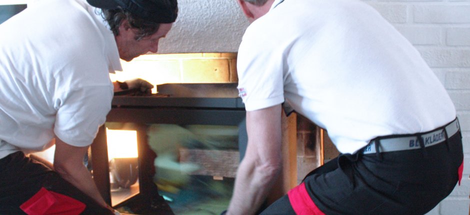 Installera spis. Foto.