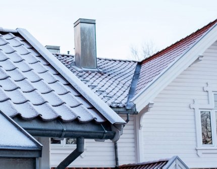 Rör ovanpå taket vid kallt väder